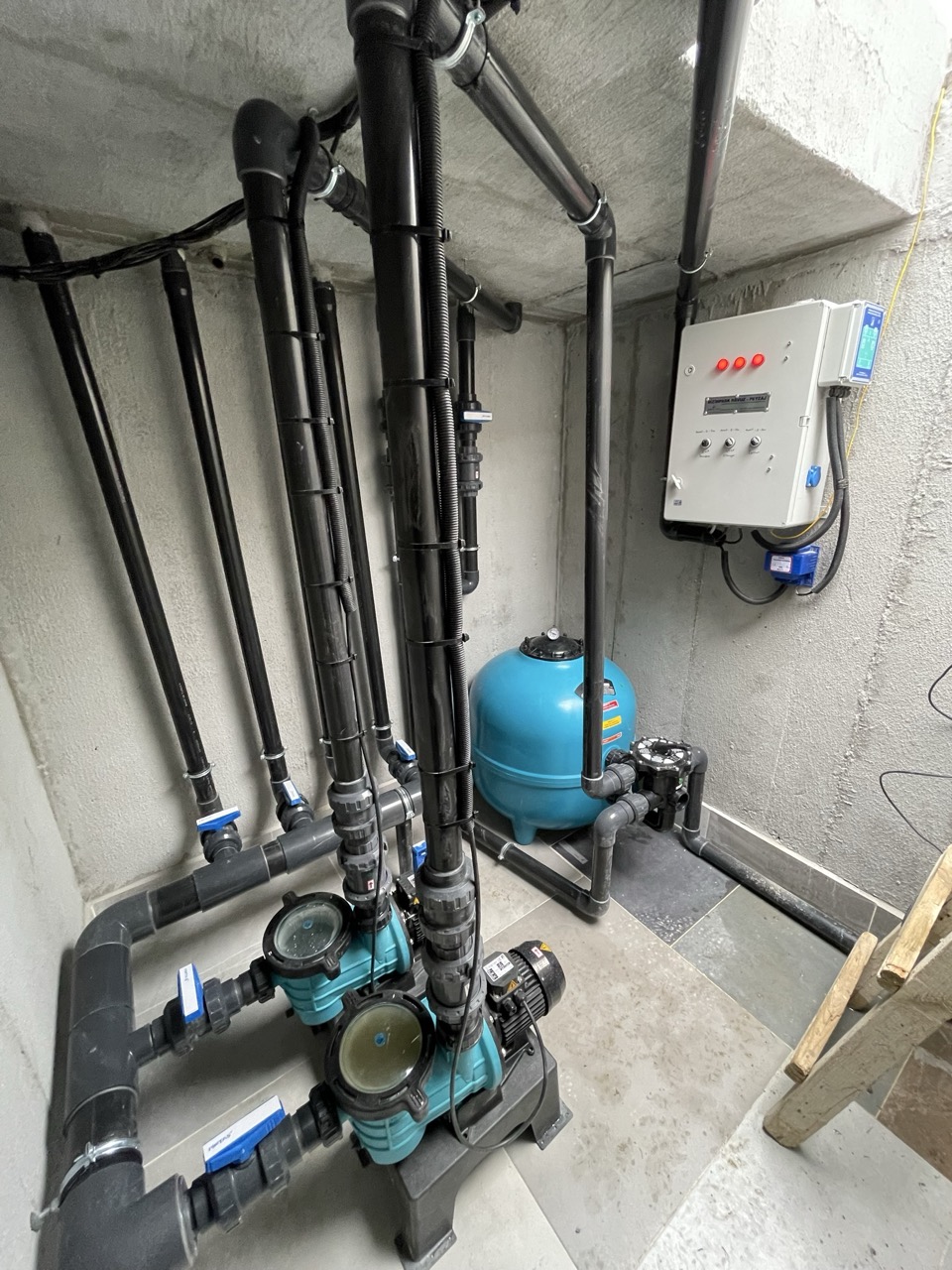 YÜZME HAVUZU ELEKTRİK KAÇAKLARINDA DİKKAT EDİLMESİ GEREKENLER